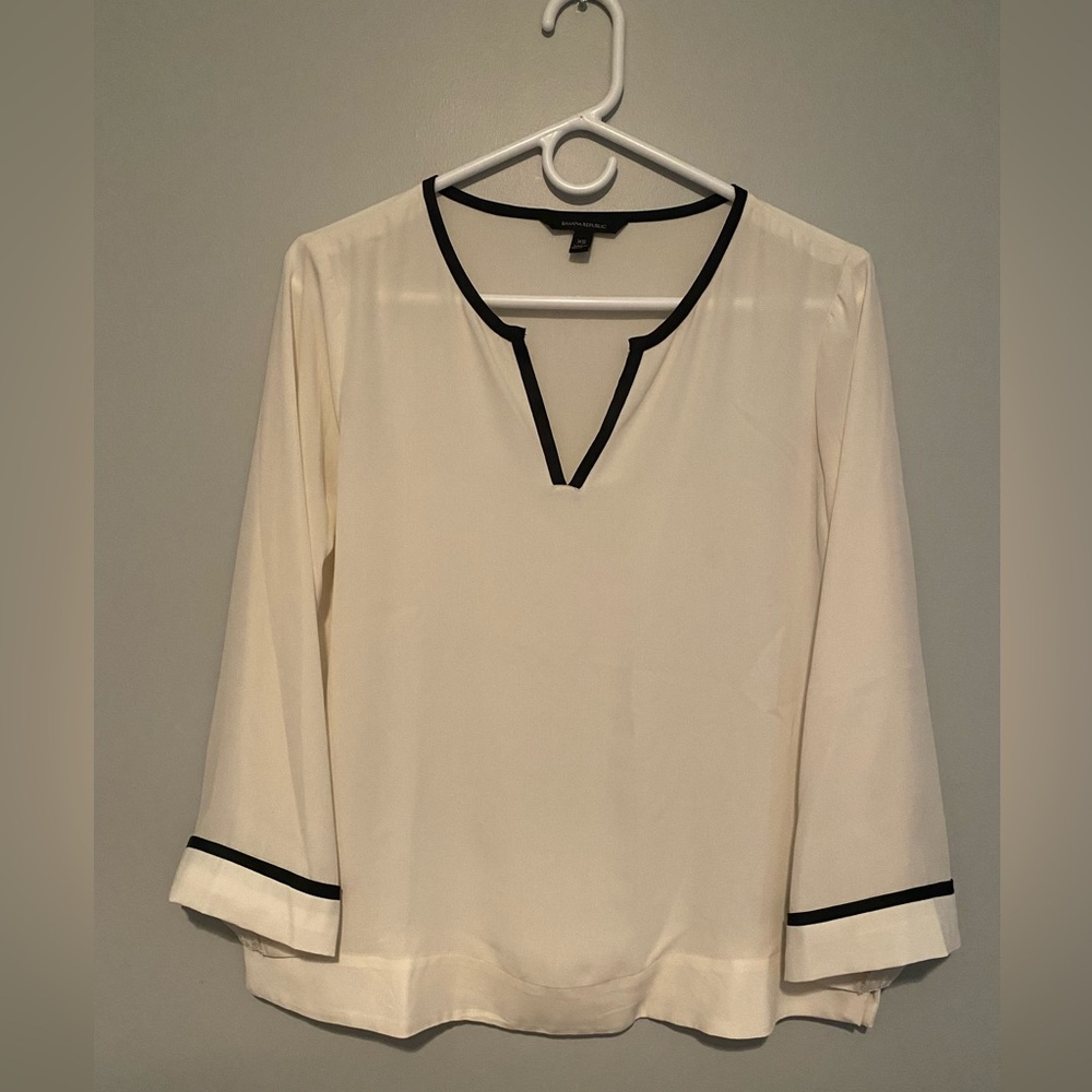 Banana Republic size xs white shirt, nice for summer work or casual